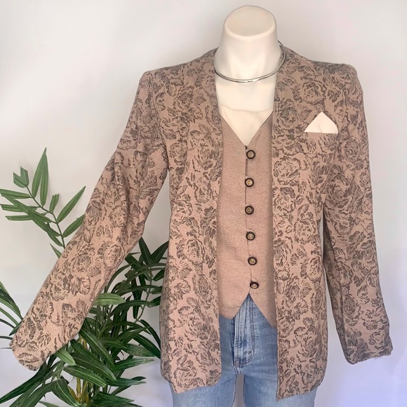 v i n t a g e :: Unique Romantic Victorian Blazer & Built In Vest - Picture 10 of 15